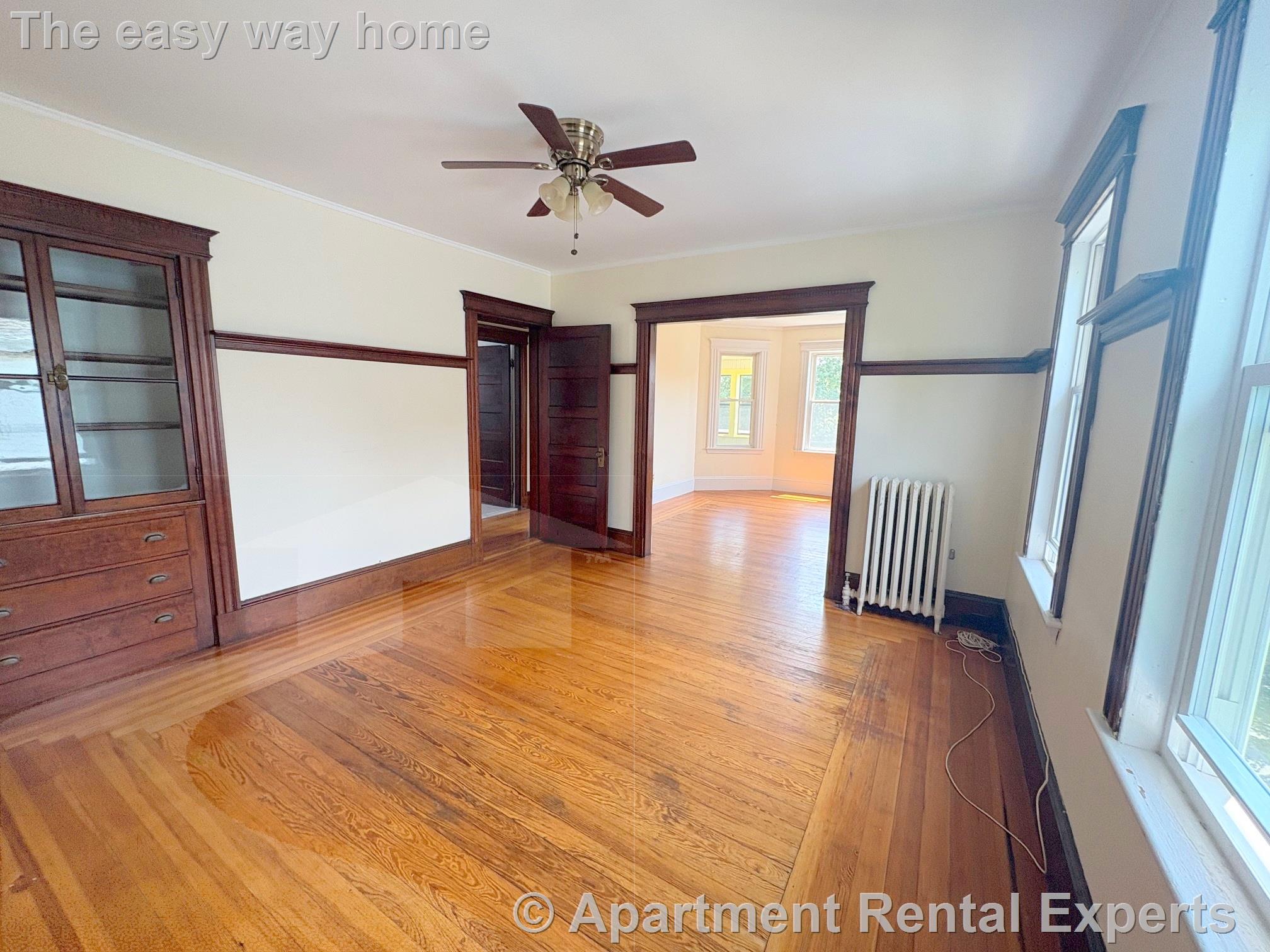 2 bed, 1 bath apartment for rent at 50 Oxford Ave Unit 3, Belmont Line — photo 4 of 17