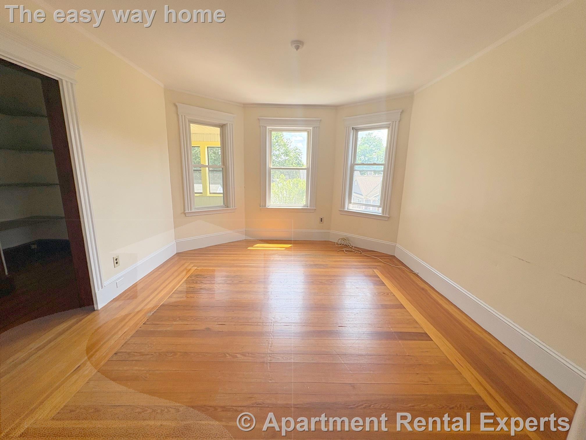 2 bed, 1 bath apartment for rent at 50 Oxford Ave Unit 3, Belmont Line — photo 8 of 17