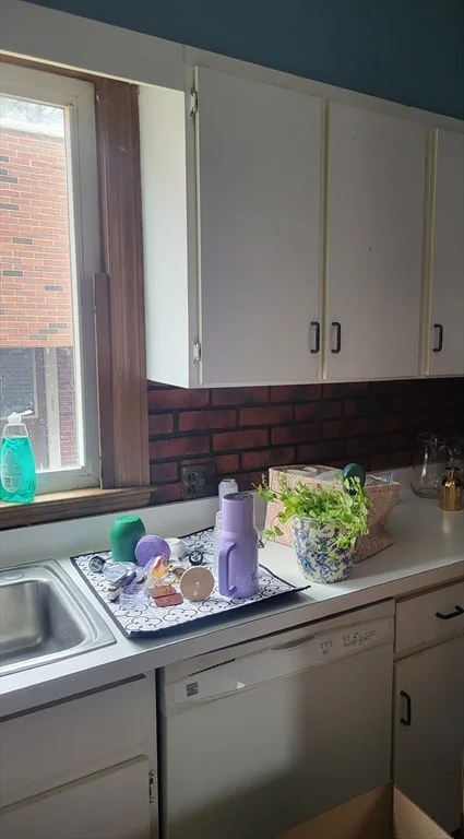 3 bed, 1 bath apartment for rent at 50 Parsons Unit 1, Newton — photo 6 of 9