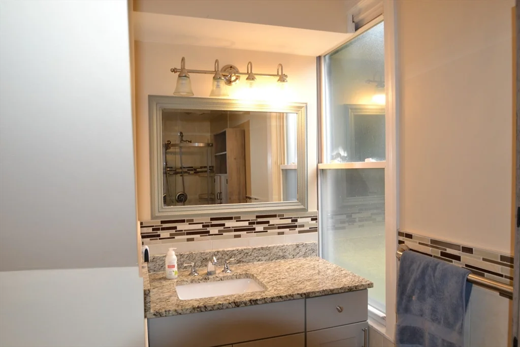 3 bed, 1 bath apartment for rent at 50 Parsons Unit 1, Newton — photo 3 of 9