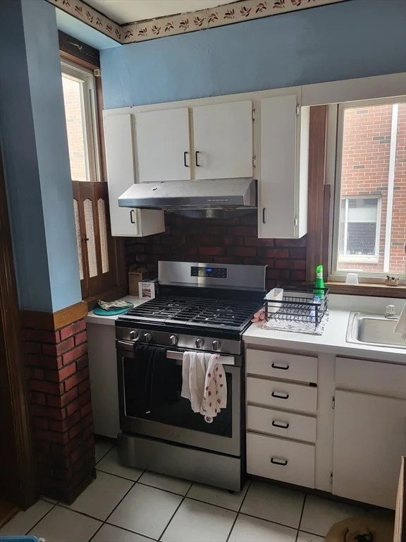 3 bed, 1 bath apartment for rent at 50 Parsons Unit 1, Newton — photo 5 of 9
