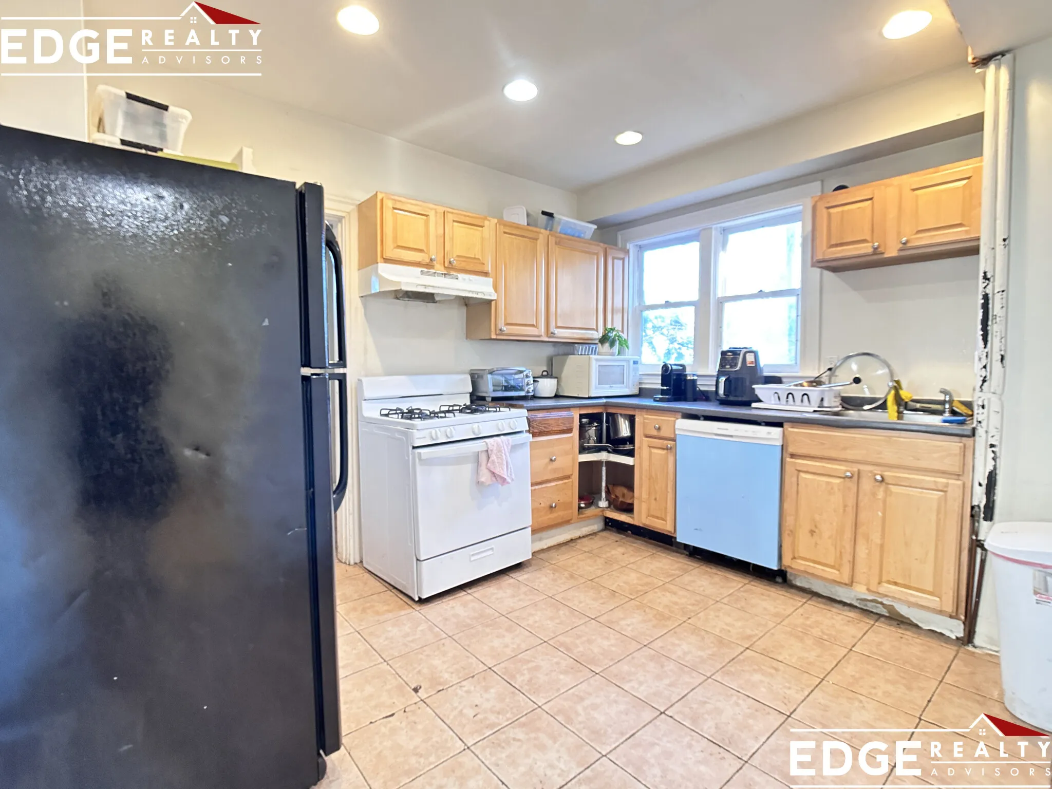 6 bed, 2 bath apartment for rent at 50 Pratt St Unit N/A, Allston — photo 1 of 10
