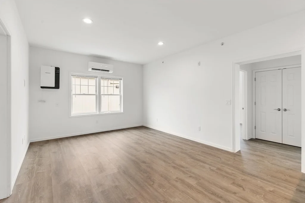 3 bed, 1 bath apartment for rent at 50 R Maplewood Ave Unit 101, Gloucester — photo 6 of 17