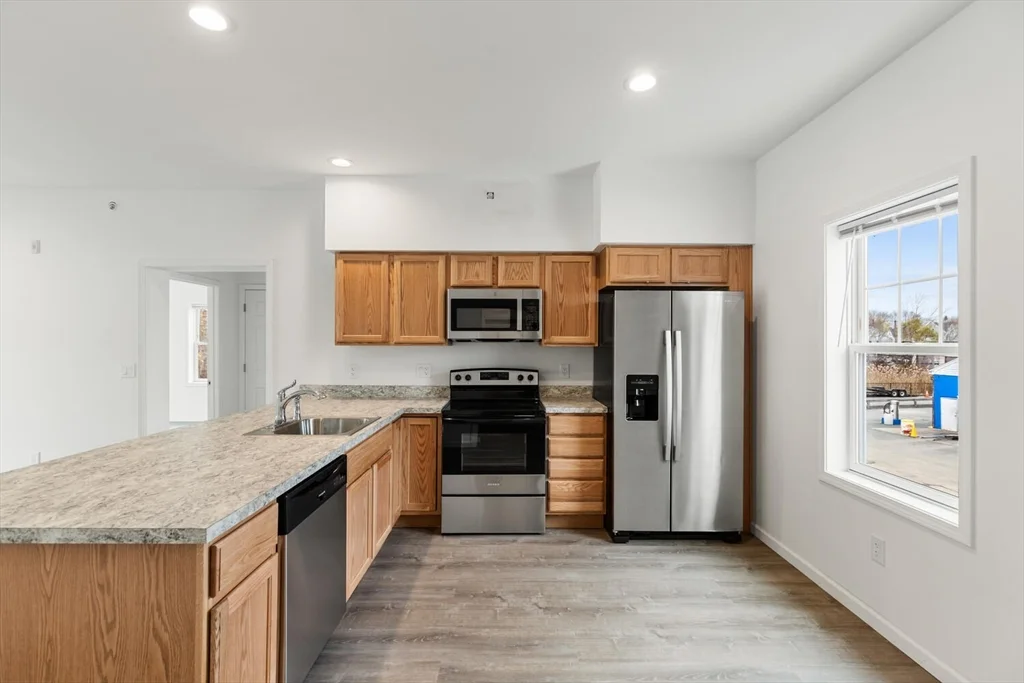 3 bed, 1 bath apartment for rent at 50 R Maplewood Ave Unit 101, Gloucester — photo 5 of 17