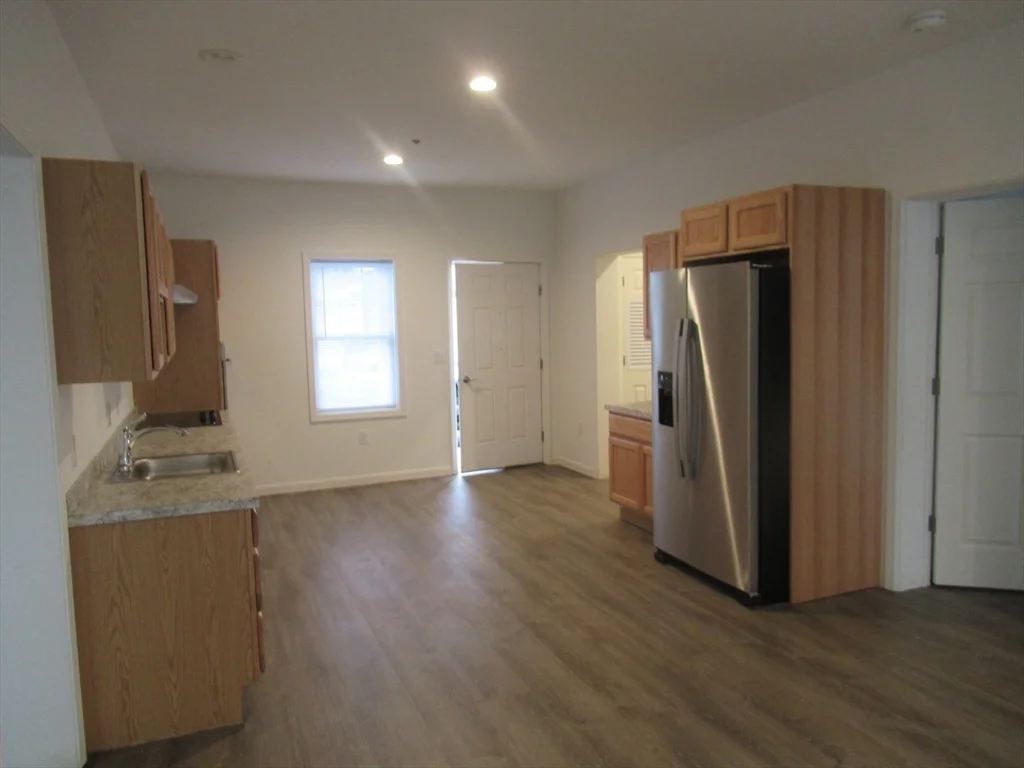 3 bed, 1 bath apartment for rent at 50 R Maplewood Ave Unit 101, Gloucester — photo 15 of 17