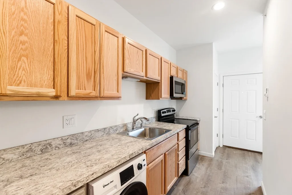 Studio bed, 1 bath apartment for rent at 50 R Maplewood Ave Unit 102-212, Gloucester — photo 6 of 16