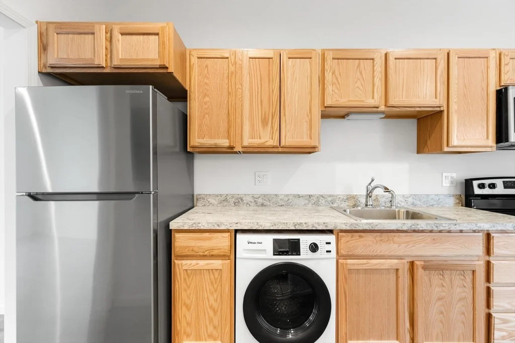 Studio bed, 1 bath apartment for rent at 50 R Maplewood Ave Unit 102-212, Gloucester — photo 7 of 16