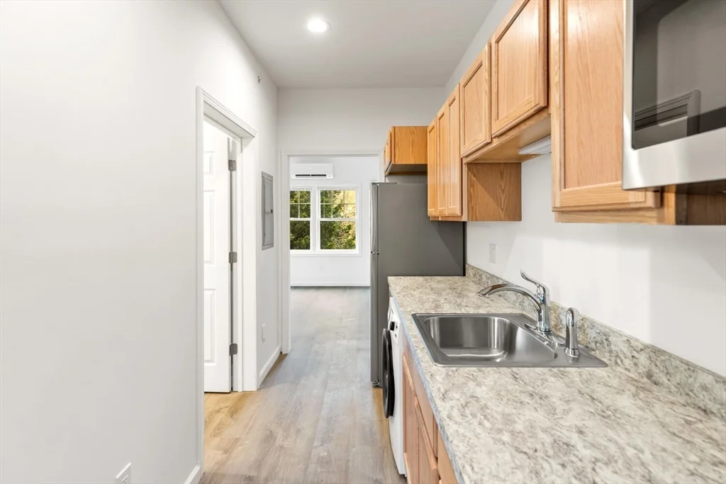Studio bed, 1 bath apartment for rent at 50 R Maplewood Ave Unit 102-212, Gloucester — photo 5 of 16