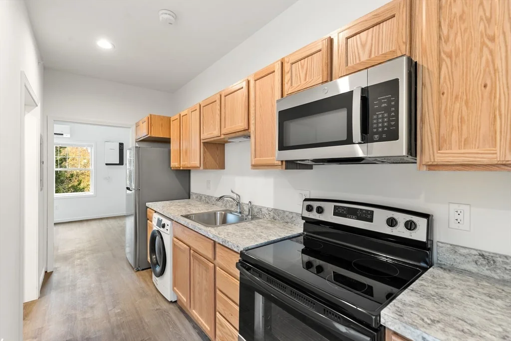 Studio bed, 1 bath apartment for rent at 50 R Maplewood Ave Unit 102-212, Gloucester — photo 4 of 16