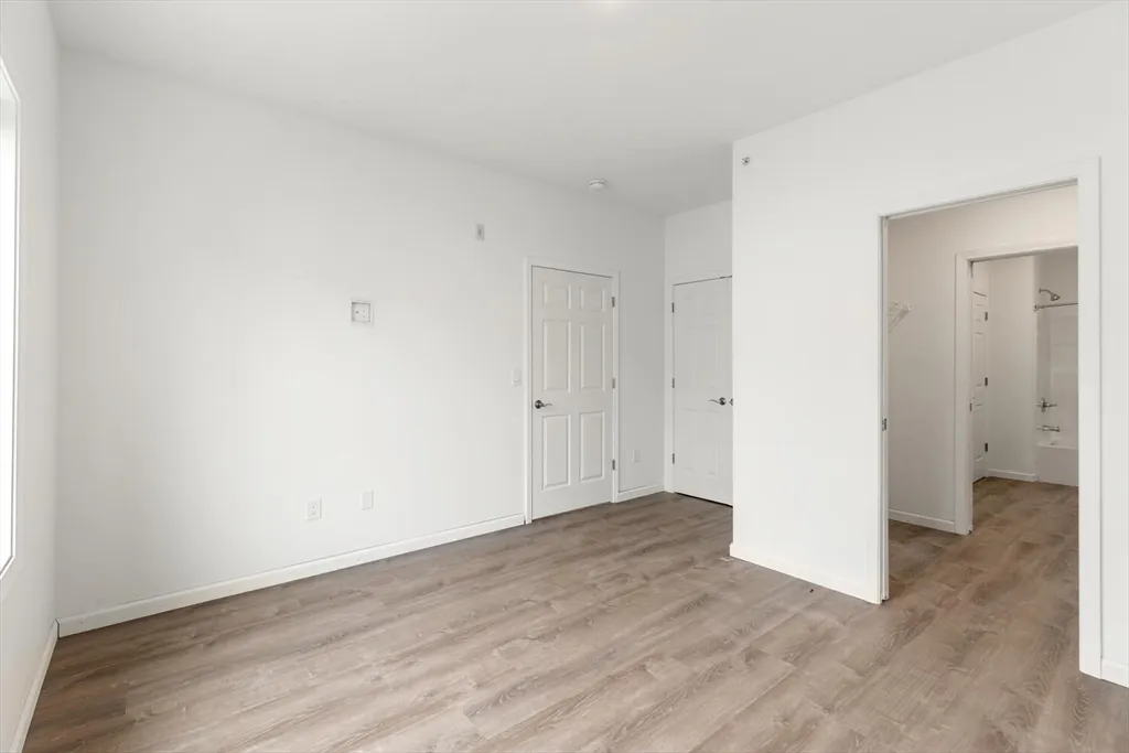 3 bed, 1 bath apartment for rent at 50 R Maplewood Ave Unit 215, Gloucester — photo 8 of 14