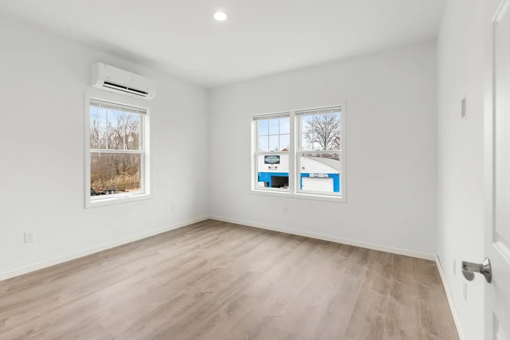 3 bed, 1 bath apartment for rent at 50 R Maplewood Ave Unit 215, Gloucester — photo 13 of 14