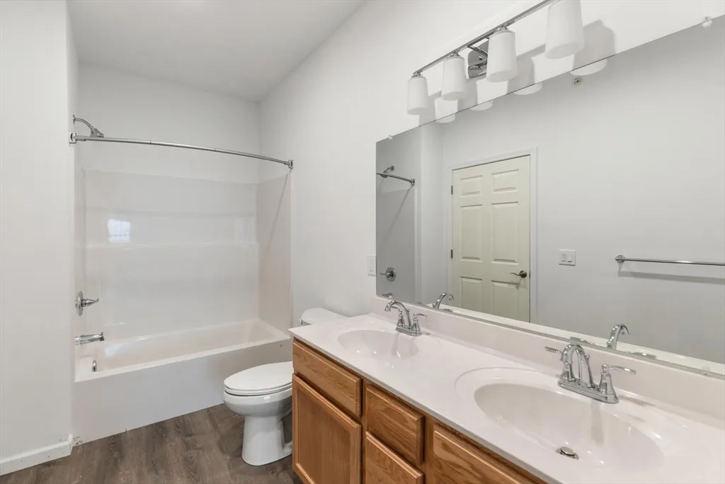 3 bed, 1 bath apartment for rent at 50 R Maplewood Ave Unit 215, Gloucester — photo 9 of 14