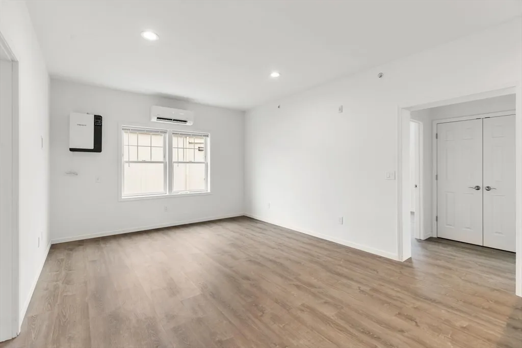 3 bed, 1 bath apartment for rent at 50 R Maplewood Ave Unit 215, Gloucester — photo 5 of 14