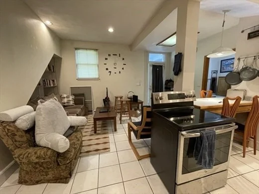 2 bed, 2 bath apartment for rent at 50 Radnor Rd Unit 1a, Brighton — photo 3 of 13