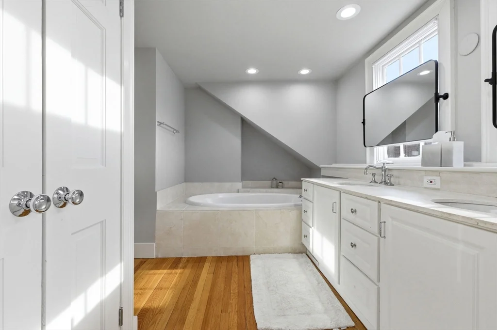 4 bed, 3 bath apartment for rent at 50 River St, Beacon Hill — photo 31 of 39
