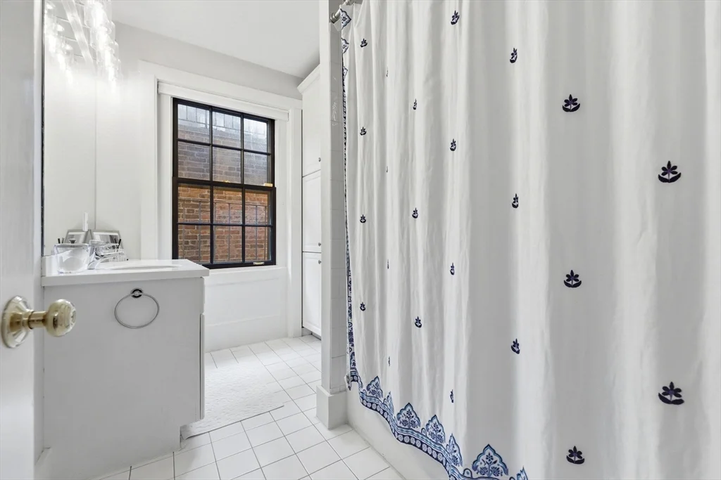 4 bed, 3 bath apartment for rent at 50 River St, Beacon Hill — photo 27 of 39