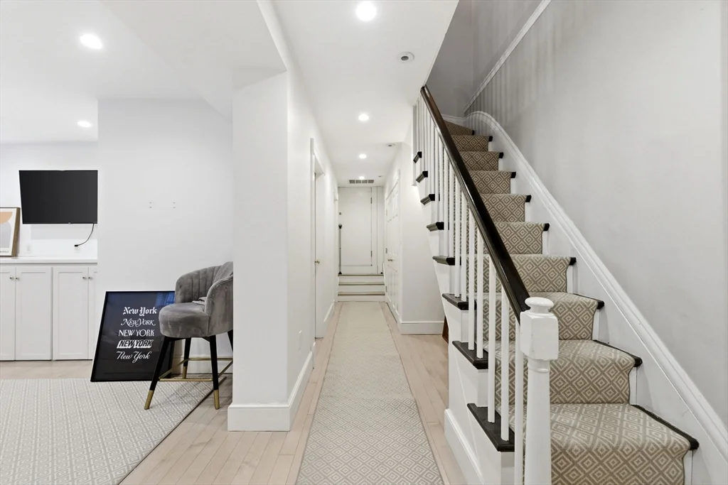 4 bed, 3 bath apartment for rent at 50 River St, Beacon Hill — photo 35 of 39