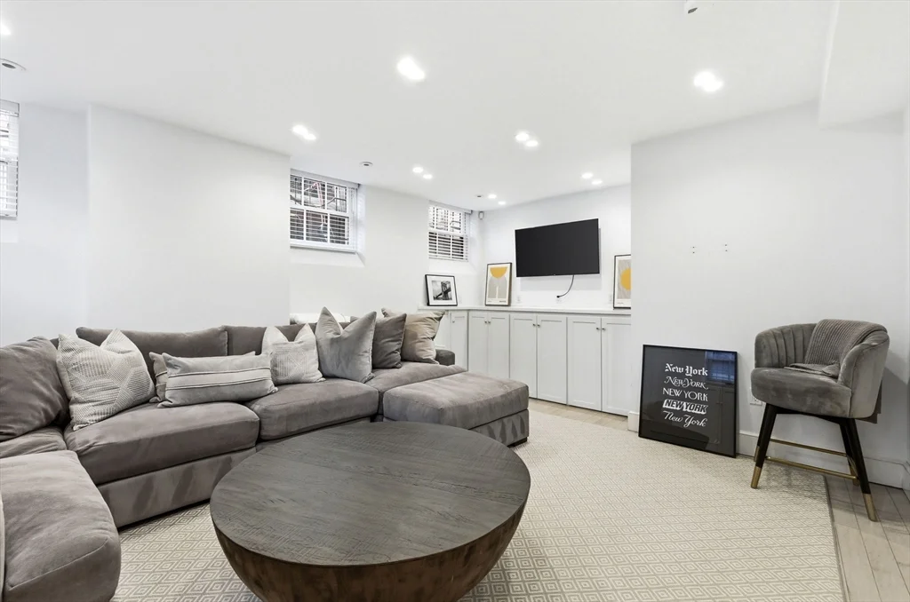 4 bed, 3 bath apartment for rent at 50 River St, Beacon Hill — photo 34 of 39