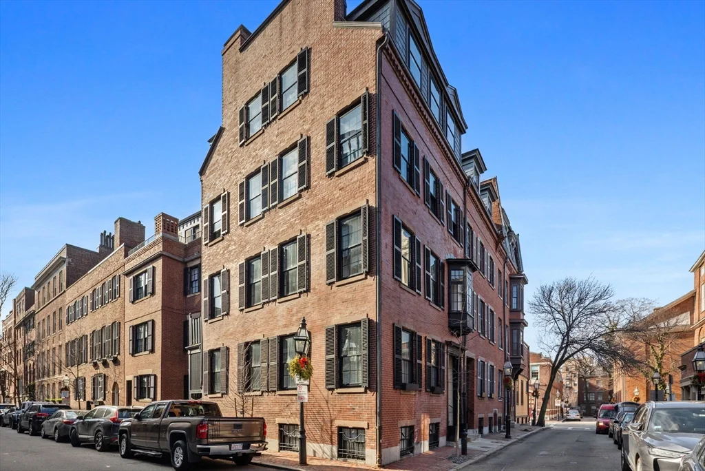 4 bed, 3 bath apartment for rent at 50 River St, Beacon Hill — photo 1 of 39