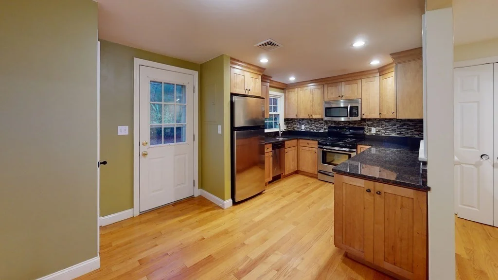 2 bed, 1 bath apartment for rent at 50 Roberts Dr Unit 50, Bedford — photo 2 of 5