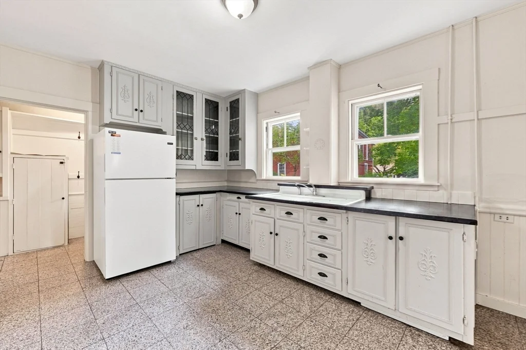 4 bed, 2 bath apartment for rent at 50 Rochwood Rd, Norfolk — photo 13 of 38