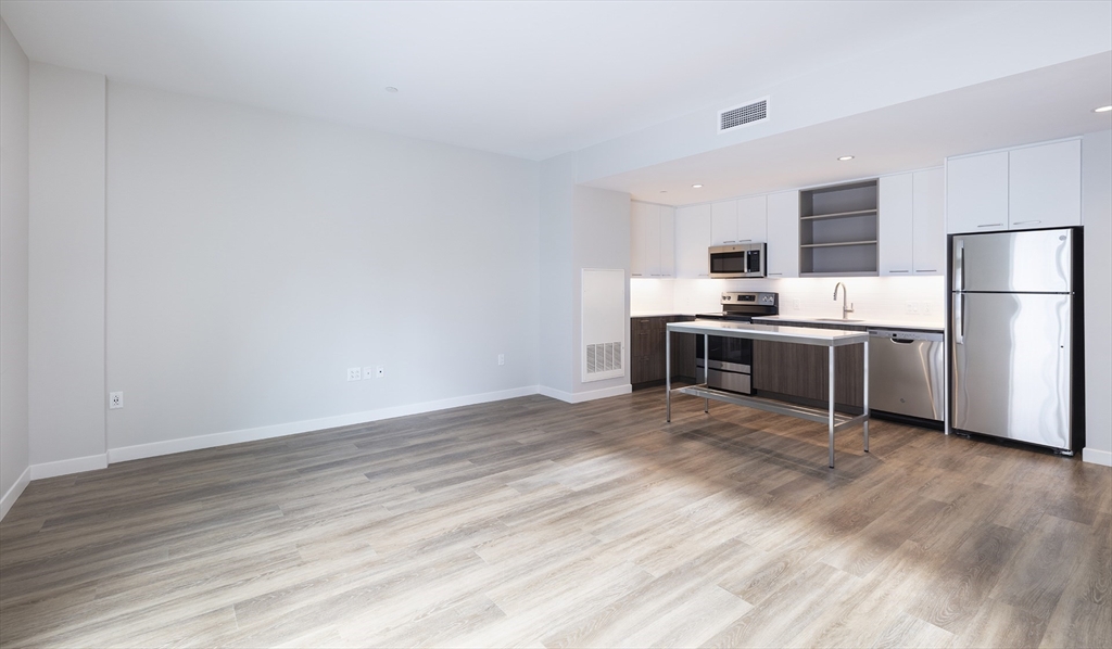 1 bed, 1 bath apartment for rent at 50 Rogers St Unit 306, Kendall Square — photo 4 of 17