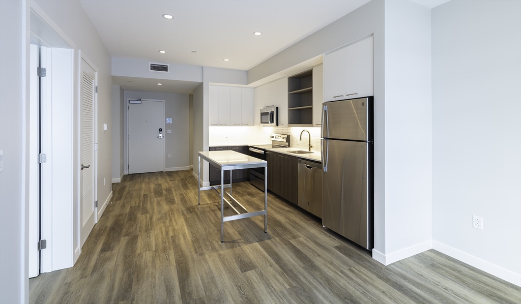 1 bed, 1 bath apartment for rent at 50 Rogers St Unit 321, Kendall Square — photo 2 of 13
