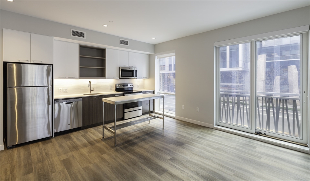 2 bed, 2 bath apartment for rent at 50 Rogers St Unit 519, Kendall Square — photo 2 of 18