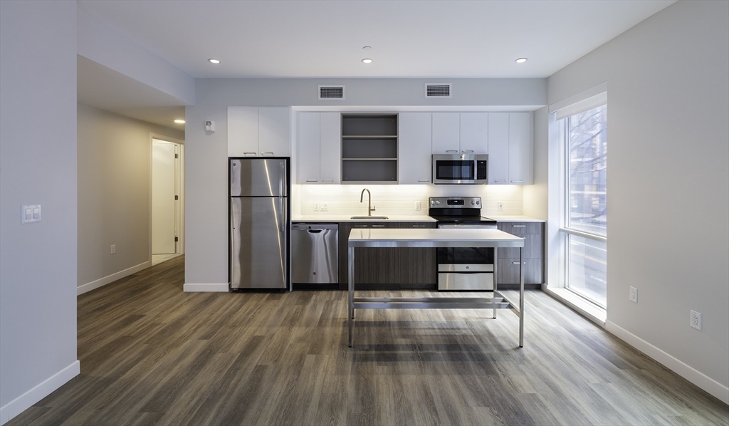 2 bed, 2 bath apartment for rent at 50 Rogers St Unit 519, Kendall Square — photo 3 of 18