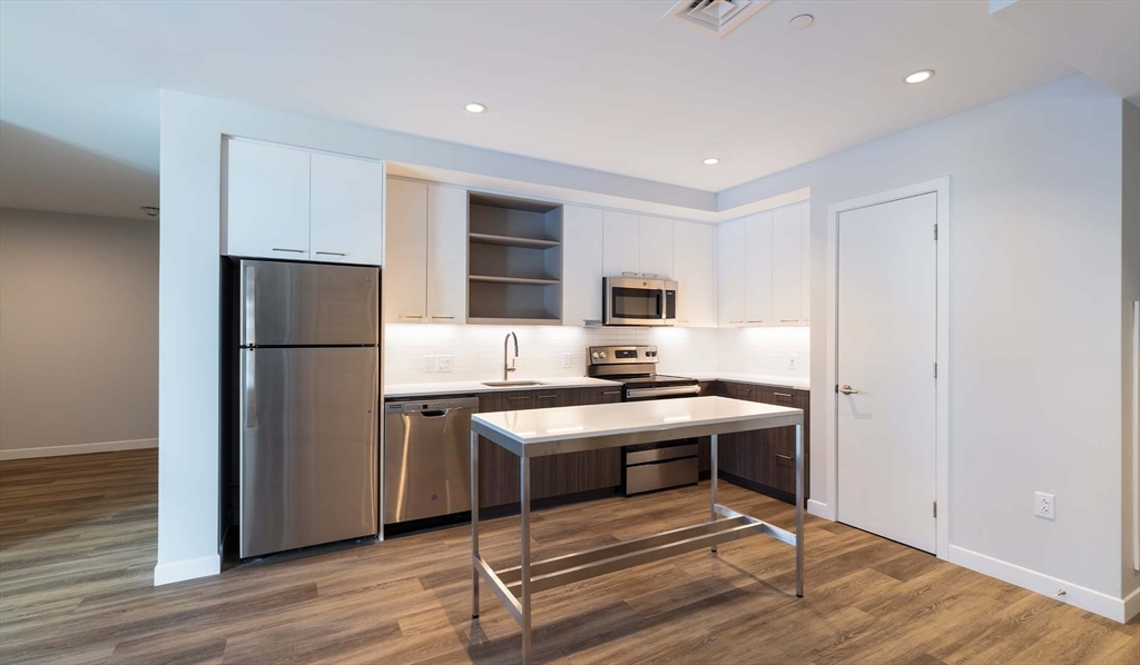 Studio bed, 1 bath apartment for rent at 50 Rogers St Unit 616, Kendall Square — photo 2 of 18