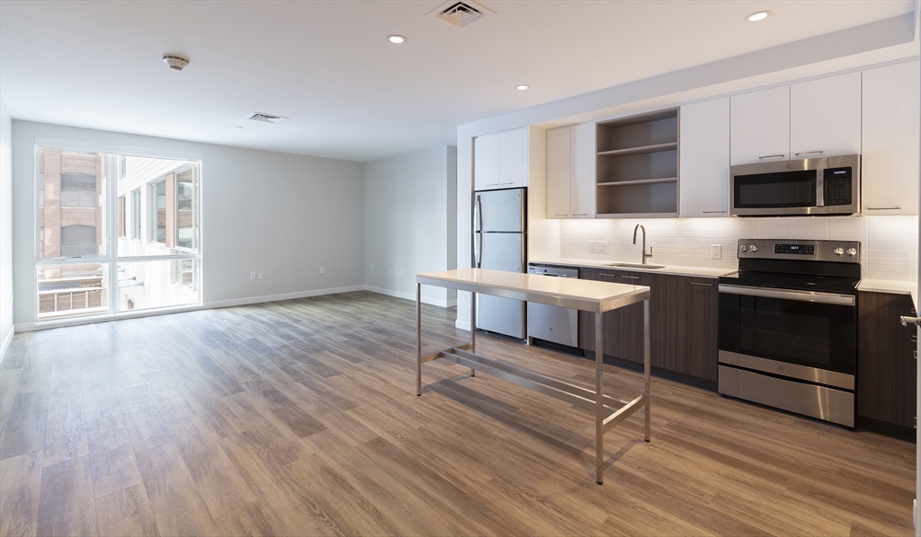 Studio bed, 1 bath apartment for rent at 50 Rogers St Unit 616, Kendall Square — photo 3 of 18