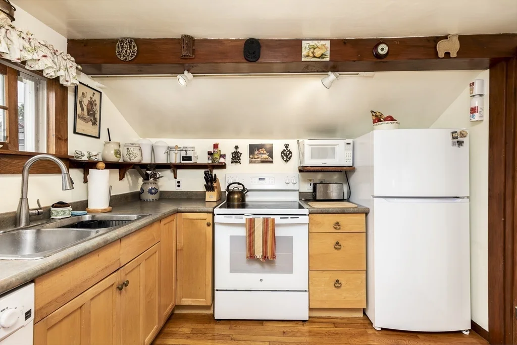 2 bed, 1 bath apartment for rent at 50 Rowland St Unit 1, Marblehead — photo 15 of 29