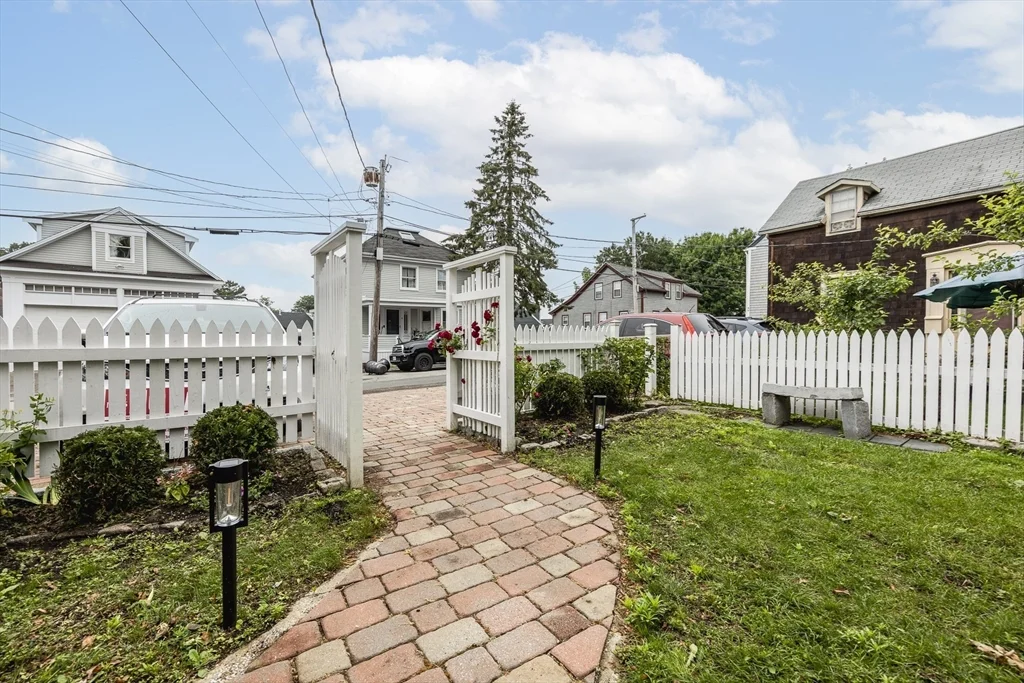 2 bed, 1 bath apartment for rent at 50 Rowland St Unit 1, Marblehead — photo 6 of 29