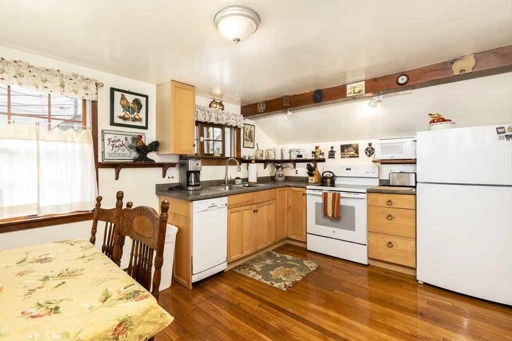 2 bed, 1 bath apartment for rent at 50 Rowland St Unit 1, Marblehead — photo 14 of 29