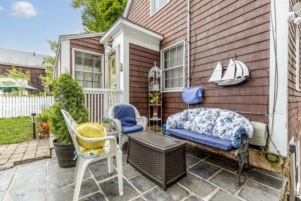 2 bed, 1 bath apartment for rent at 50 Rowland St Unit 1, Marblehead — photo 4 of 29