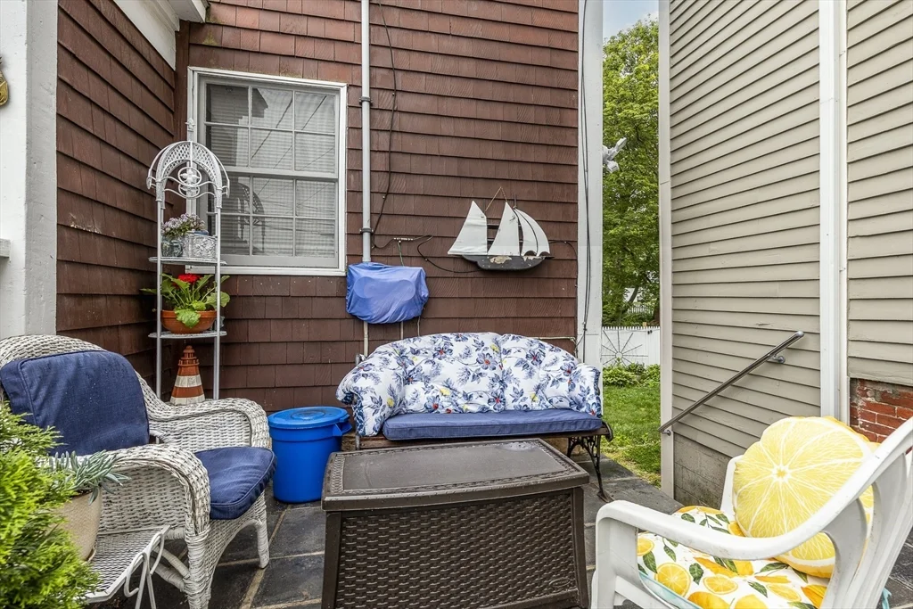 2 bed, 1 bath apartment for rent at 50 Rowland St Unit 1, Marblehead — photo 5 of 29