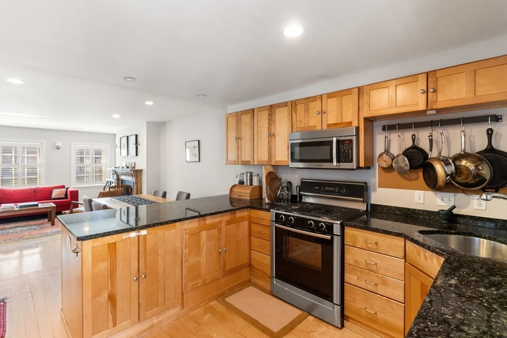 2 bed, 1 bath apartment for rent at 50 S Russell St Unit 3, Beacon Hill — photo 6 of 21