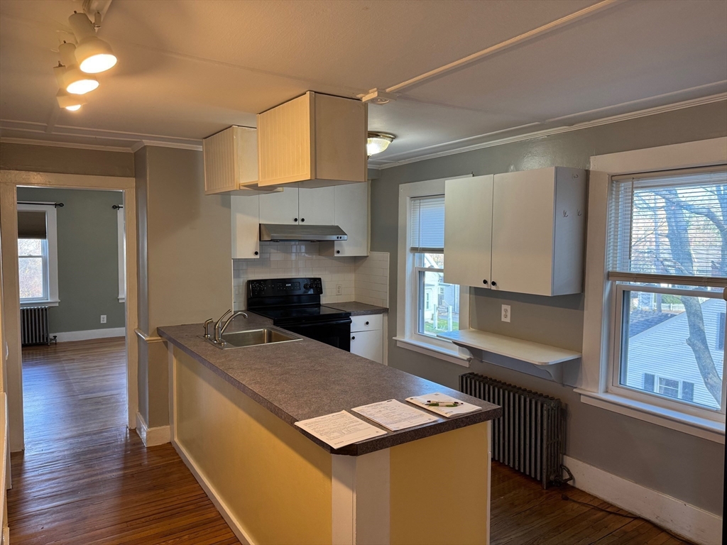 3 bed, 2 bath apartment for rent at 50 Samoset St Unit 2, Downtown — photo 2 of 18