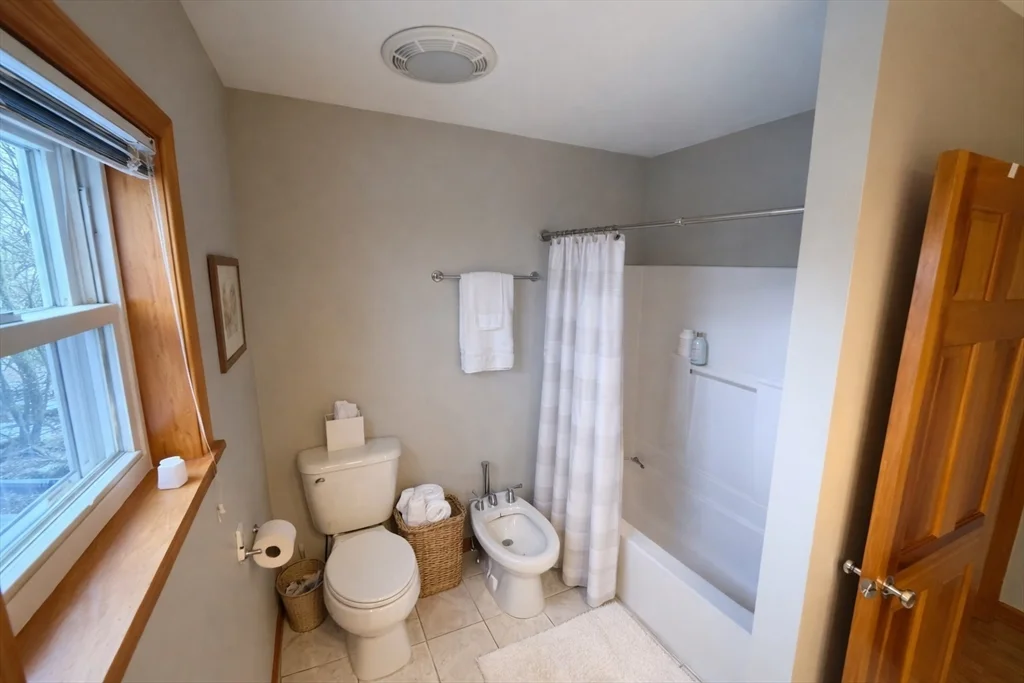 2 bed, 1 bath apartment for rent at 50 School St Unit 2nd FL R, Hudson — photo 9 of 17
