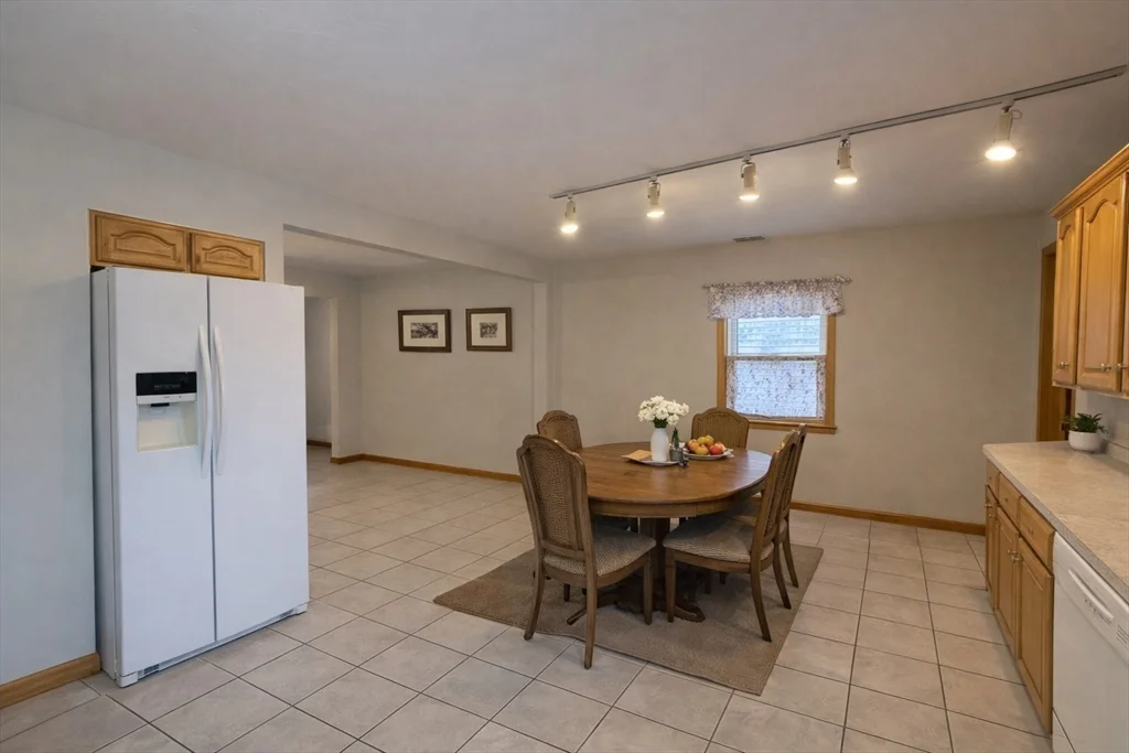 2 bed, 1 bath apartment for rent at 50 School St Unit 2nd FL R, Hudson — photo 5 of 17