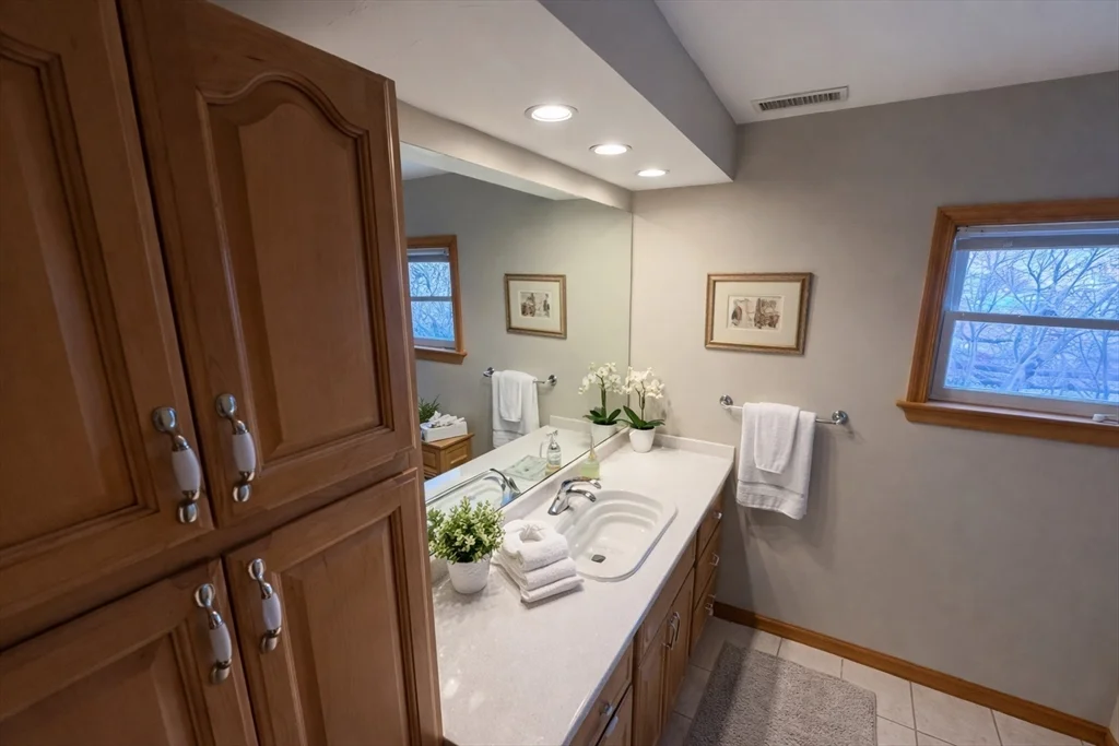 2 bed, 1 bath apartment for rent at 50 School St Unit 2nd FL R, Hudson — photo 8 of 17