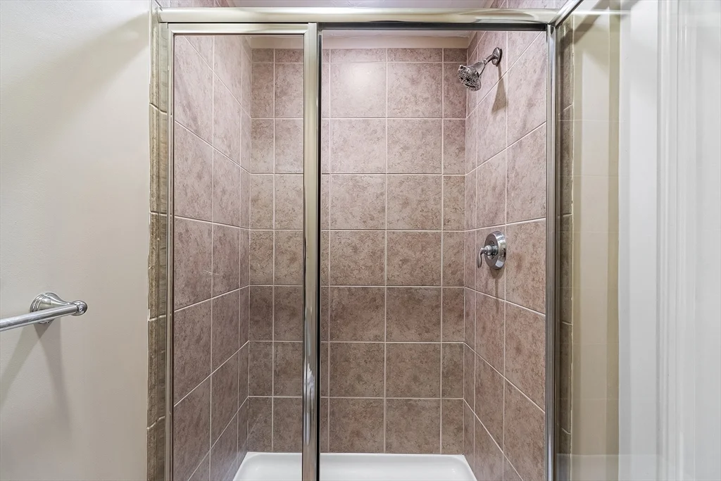 2 bed, 2 bath apartment for rent at 50 Seven Springs Ln Unit A, Burlington — photo 29 of 41