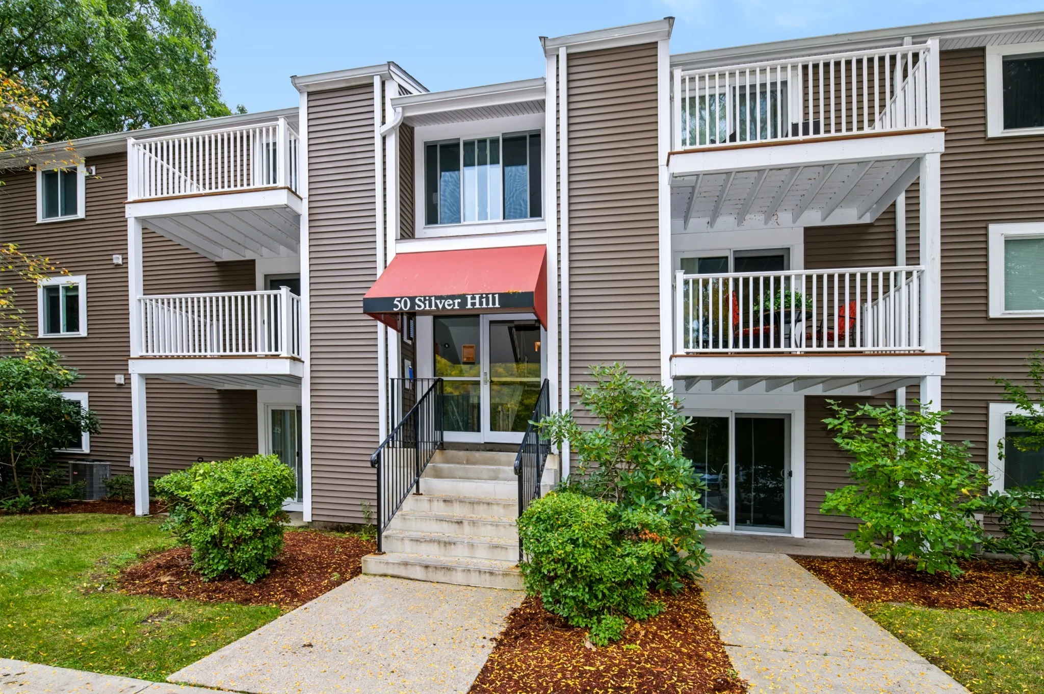2 bed, 2 bath apartment for rent at 50 Silver Hill Ln Unit 5, Natick — photo 1 of 27