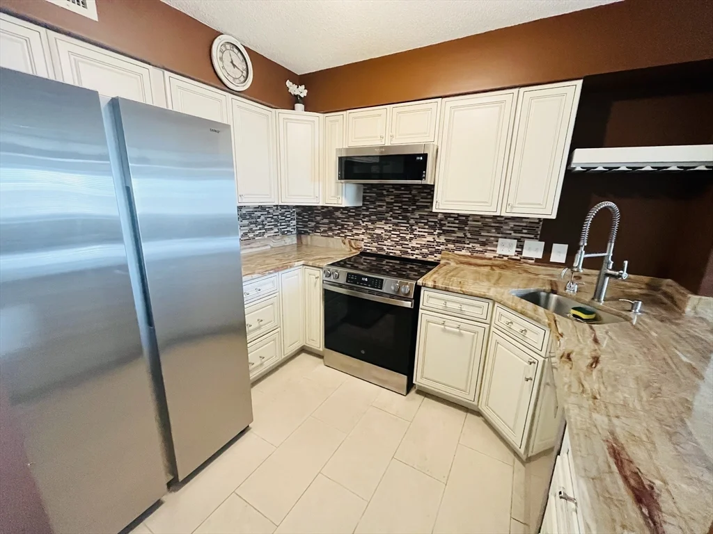 2 bed, 2 bath apartment for rent at 50 South Common St Unit 311, Lynn — photo 3 of 12