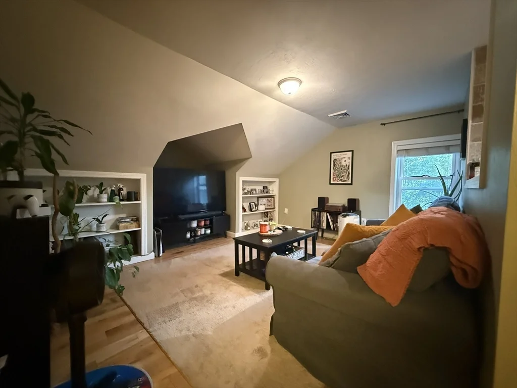 1 bed, 1 bath apartment for rent at 50 South Main Unit 3, Uxbridge — photo 2 of 16