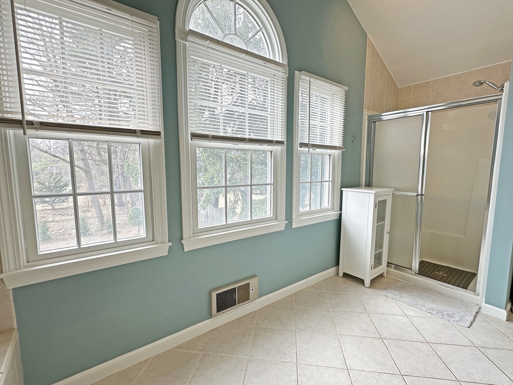 4 bed, 2 bath apartment for rent at 50 Staniford St, Auburndale — photo 17 of 24