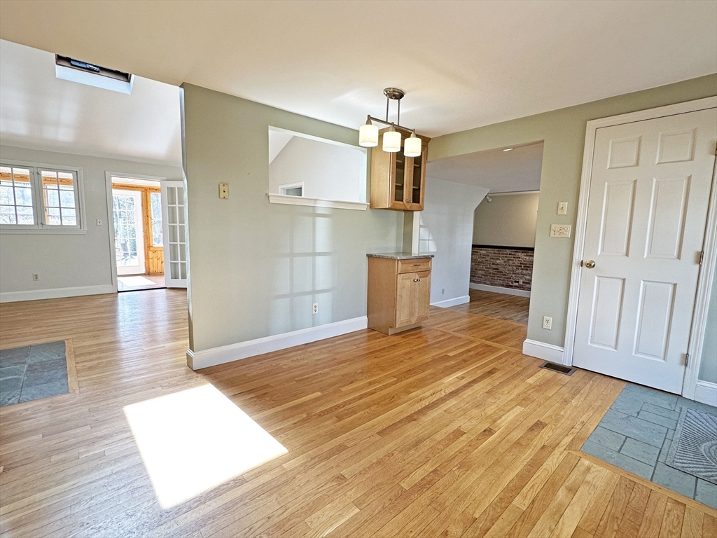 4 bed, 2 bath apartment for rent at 50 Staniford St, Auburndale — photo 6 of 24