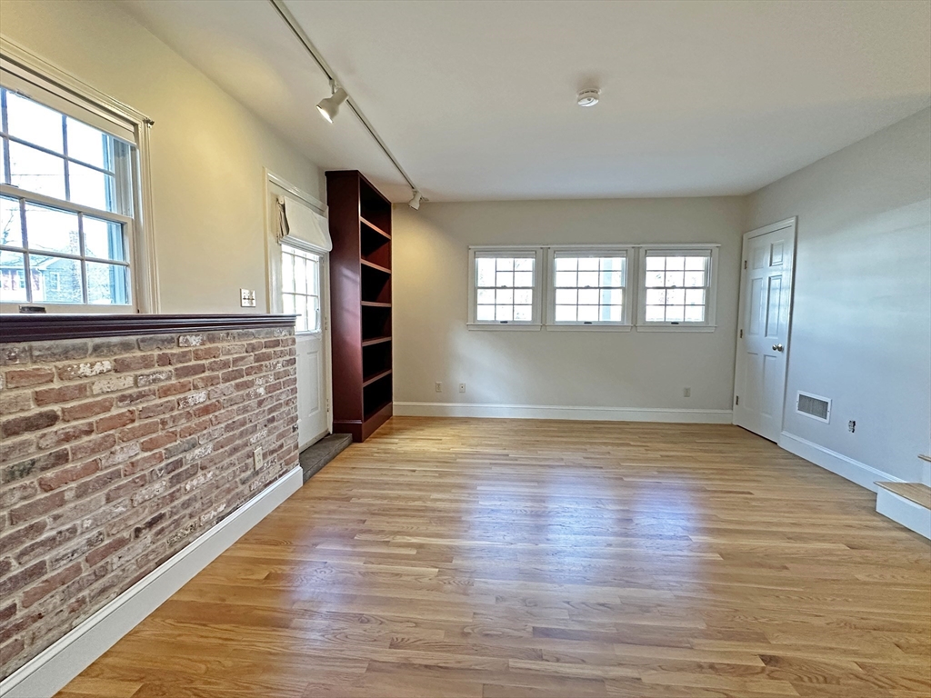 4 bed, 2 bath apartment for rent at 50 Staniford St, Auburndale — photo 5 of 24