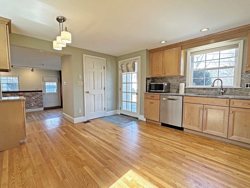4 bed, 2 bath apartment for rent at 50 Staniford St, Auburndale — photo 3 of 24