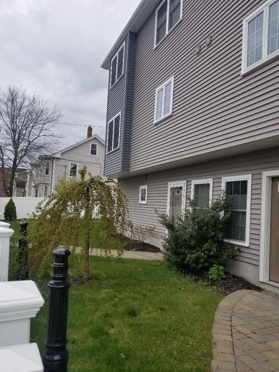 3 bed, 2 bath apartment for rent at 50 Taylor St Unit 2, Waltham — photo 3 of 4